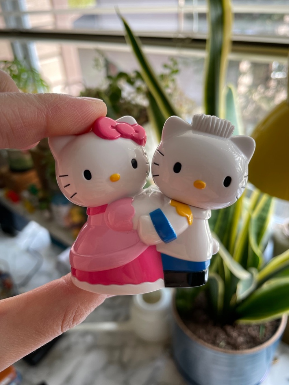 Sanrio Hello Kitty Wind-up Daniel Spinning/dance toy figure - hard to find 2002